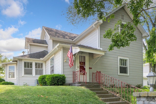 428 E Washington St, Bluffton, IN 46714 - view of front of house featuring a front yard and a shingled roof