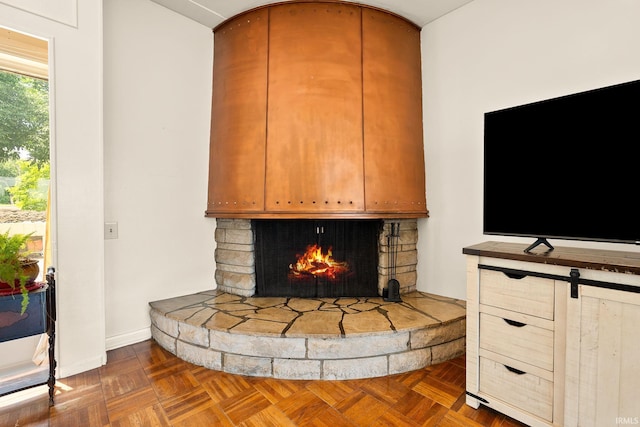 1208 Delta Blvd, Fort Wayne, IN 46805 - detailed view of a fireplace and baseboards