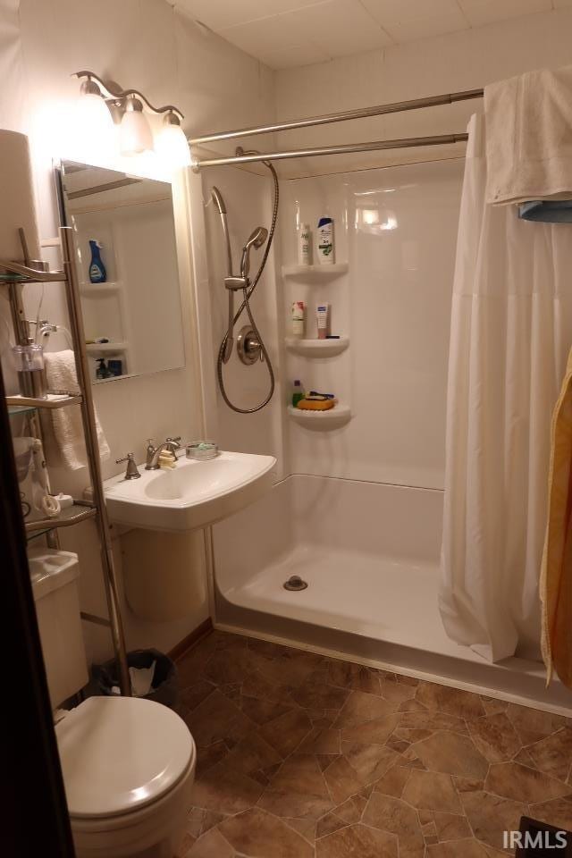 1120 E Fourth St, Mount Vernon, IN 47620 - full bath featuring a shower stall