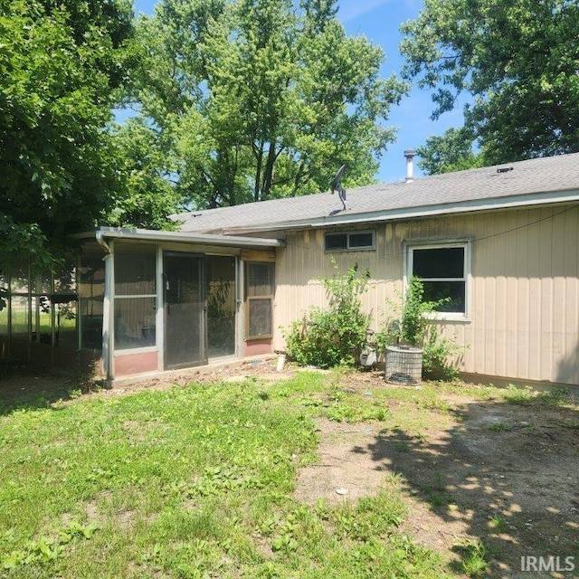 1823 Cambridge Dr, Warsaw, IN 46580 - rear view of house with a sunroom