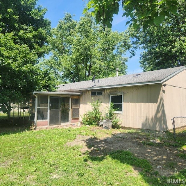 1823 Cambridge Dr, Warsaw, IN 46580 - rear view of house featuring a sunroom and a yard
