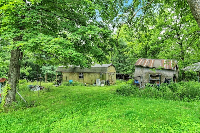 5462/5550 Patricksburg Rd, Spencer, IN 47460 - view of yard with an outdoor structure and a barn
