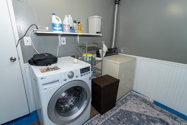 18199 Stoneridge St Apt A, South Bend, IN 46637 - laundry area with wainscoting and washing machine and dryer
