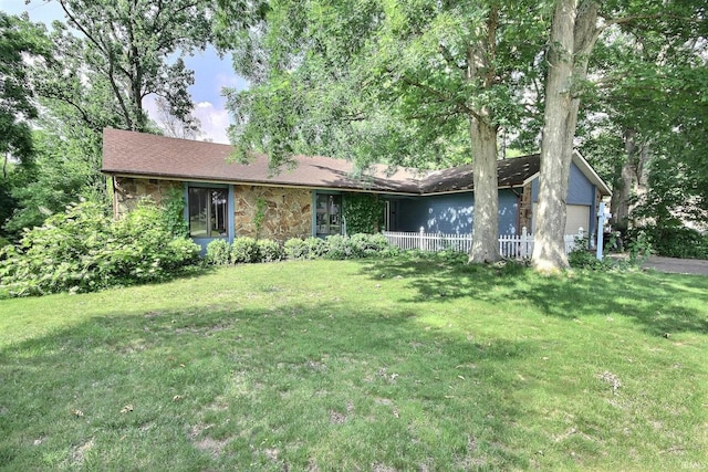 8426 Creekside Pl, Fort Wayne, IN 46804 - single story home with stone siding, a front yard, and an attached garage