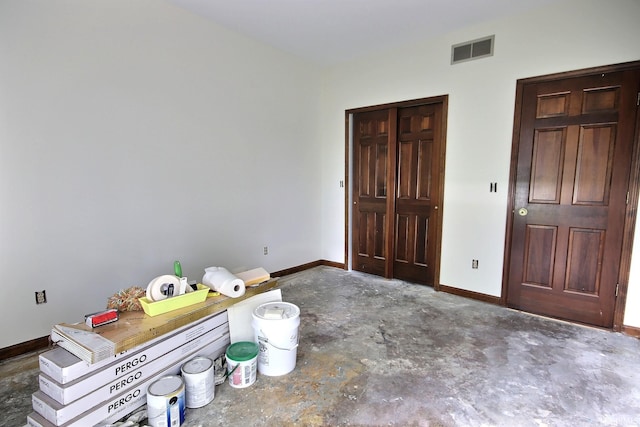 8426 Creekside Pl, Fort Wayne, IN 46804 - foyer entrance featuring unfinished concrete floors and baseboards