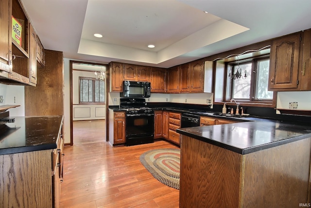 8426 Creekside Pl, Fort Wayne, IN 46804 - kitchen with black appliances, a tray ceiling, a peninsula, dark countertops, and recessed lighting