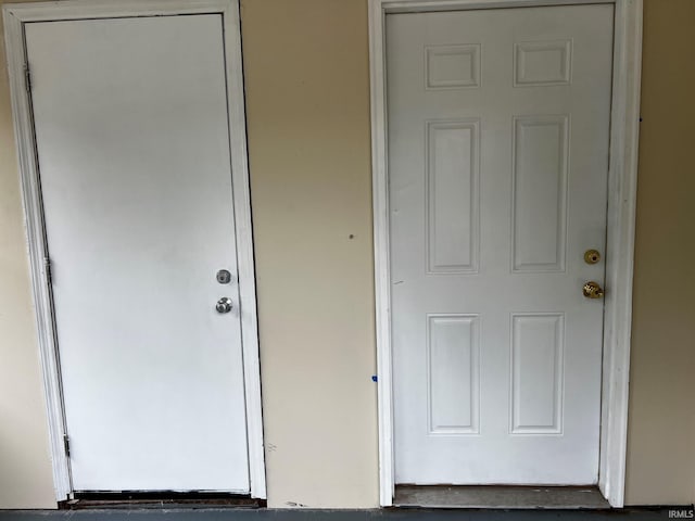 1026 E Wayne St, South Bend, IN 46617 - entrance to property