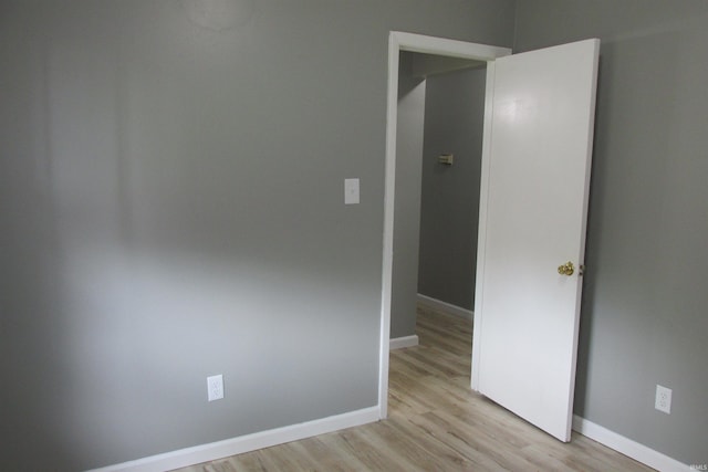 907 S Tennessee, Muncie, IN 47302 - unfurnished room featuring baseboards and light wood finished floors