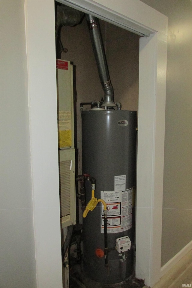 907 S Tennessee, Muncie, IN 47302 - utility room featuring gas water heater