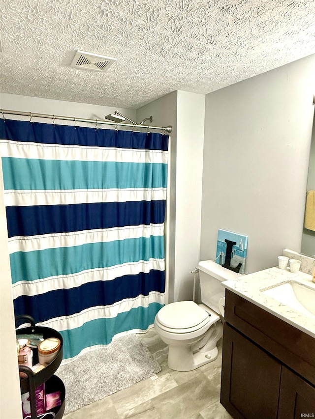 5918 S Foxwood Ln, Bloomington, IN 47401 - full bath with vanity, a textured ceiling, and curtained shower