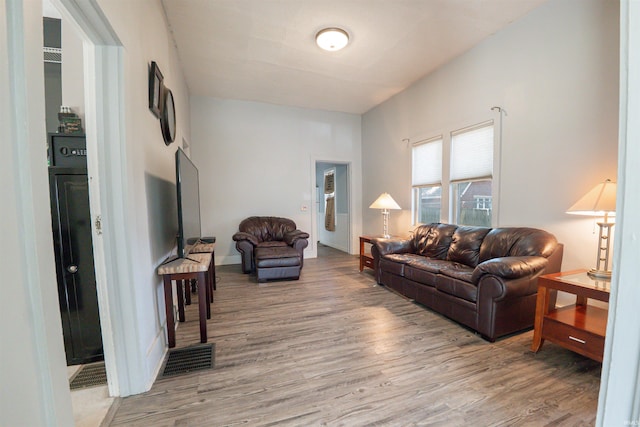 125 Kenwood Ave, Elkhart, IN 46516 - living area with light wood-type flooring