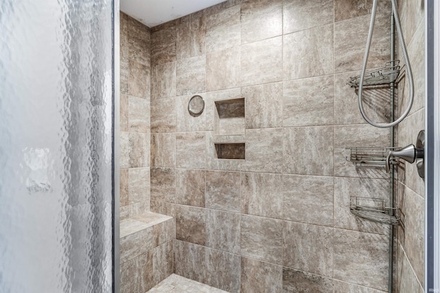 625 Perolla Dr, Fort Wayne, IN 46845 - full bathroom with a tile shower