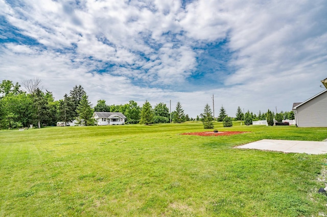 625 Perolla Dr, Fort Wayne, IN 46845 - view of green lawn