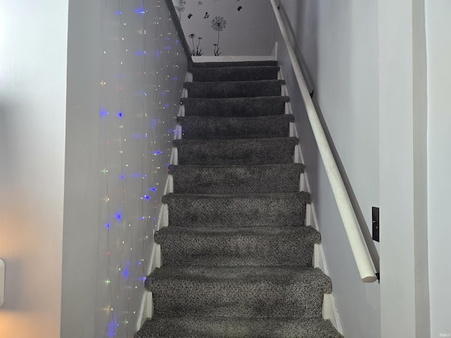 732 Dowling St, Kendallville, IN 46755 - view of staircase