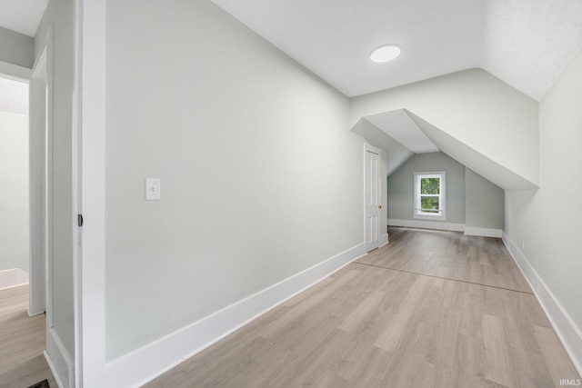 1409 Oakland St, Fort Wayne, IN 46808 - bonus room featuring lofted ceiling and light wood finished floors