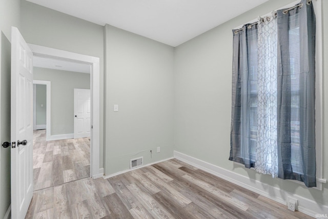 1409 Oakland St, Fort Wayne, IN 46808 - unfurnished room with wood finished floors and baseboards