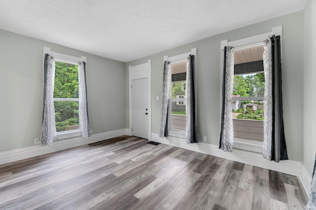 1409 Oakland St, Fort Wayne, IN 46808 - foyer entrance with wood finished floors and a textured ceiling