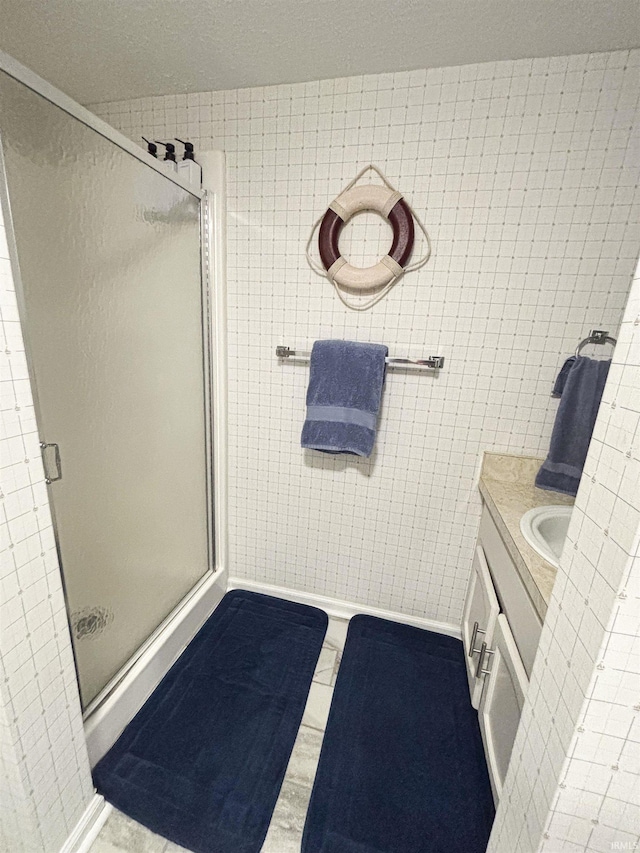 9324 S Lake Ridge Dr Unit 60, Bloomington, IN 47401 - full bath featuring a shower stall and vanity
