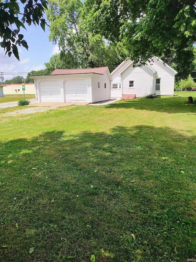 607 W 4th St, North Manchester, IN 46962 - view of green lawn featuring a detached garage and an outdoor structure