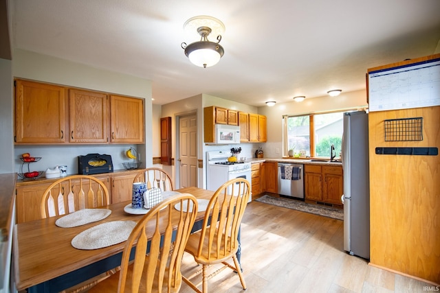 22885 Stonebrier Dr, Elkhart, IN 46514 - kitchen featuring stainless steel appliances, light wood finished floors, and light countertops