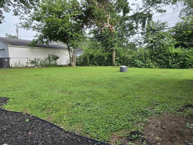 1506 Cass Ave, Evansville, IN 47714 - view of yard featuring a garage