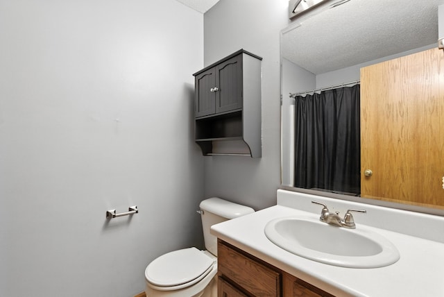 5130 Windy Knoll Ct, Fort Wayne, IN 46809 - bathroom featuring vanity, a textured ceiling, and curtained shower