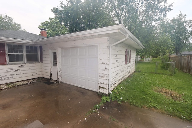 310 W Elm St, Millersburg, IN 46543 - garage with driveway