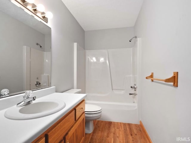 624 Diamond Point Pl, Fort Wayne, IN 46804 - full bath with vanity, wood finished floors, and bathing tub / shower combination
