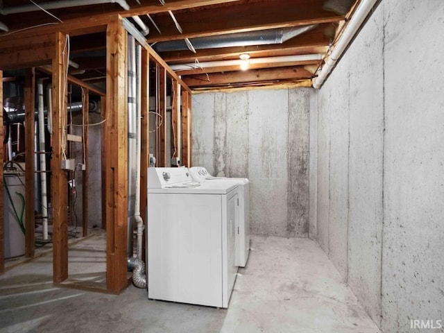 624 Diamond Point Pl, Fort Wayne, IN 46804 - unfinished below grade area featuring washing machine and clothes dryer