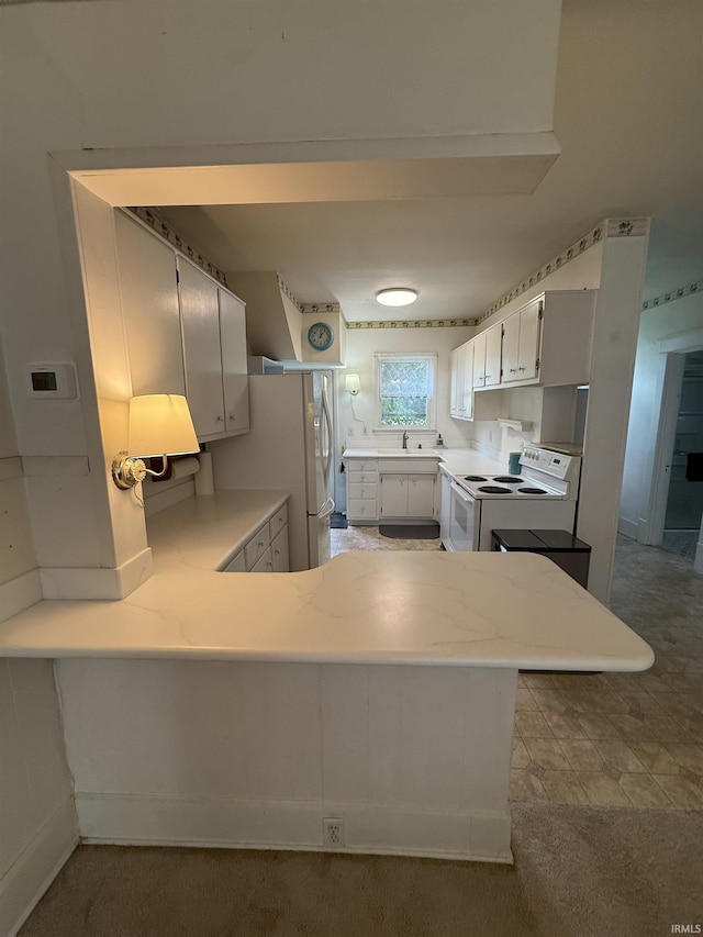 217 S 9th St, Vincennes, IN 47591 - kitchen featuring white appliances and a peninsula