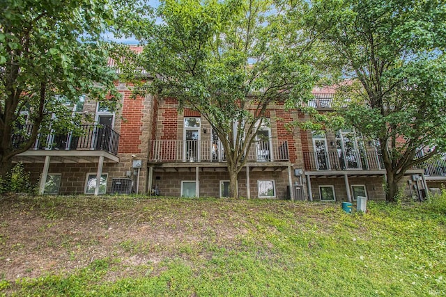 820 N Niles Ave Unit C, South Bend, IN 46617 - rear view of house featuring brick siding