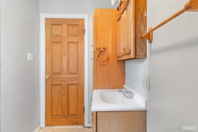 414 Klinger Ave, Plymouth, IN 46563 - bathroom with vanity