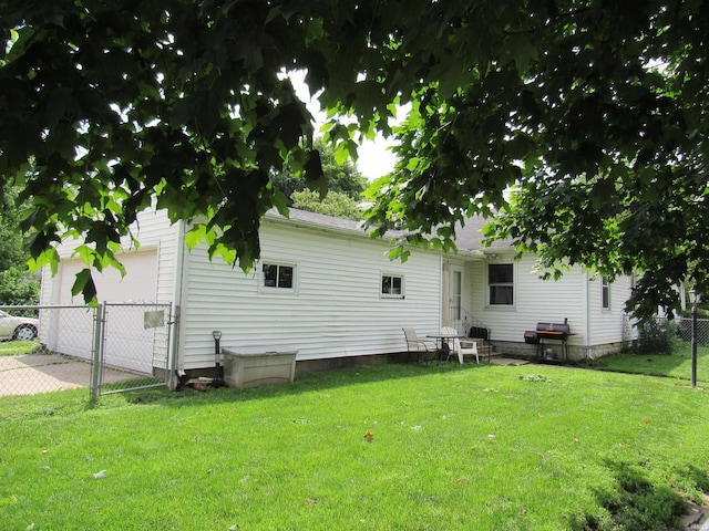 126 W W Blvd, Kokomo, IN 46902 - back of house featuring a garage