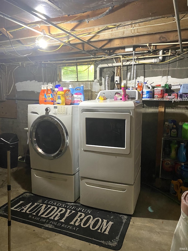 706 11th St, Tell City, IN 47586 - laundry area with washer and dryer