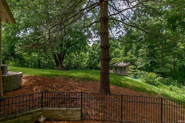 2200 E Boonville New Harmony Rd, Evansville, IN 47725 - view of yard with an outbuilding