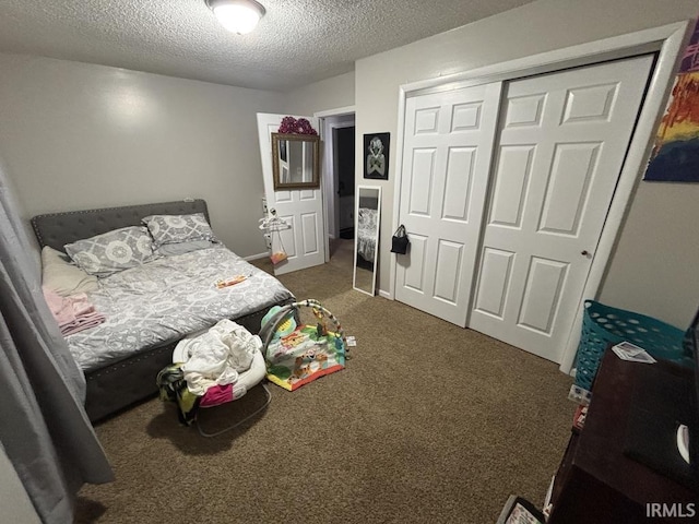 721 N 7th St, Vincennes, IN 47591 - carpeted bedroom with a textured ceiling and a closet