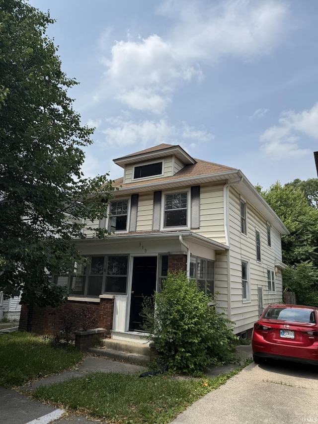 310 W Leith St, Fort Wayne, IN 46807 - american foursquare style home featuring roof with shingles