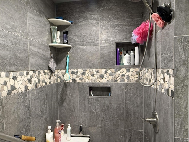 299 Spring Haven Rd, Mitchell, IN 47446 - bathroom featuring tiled shower