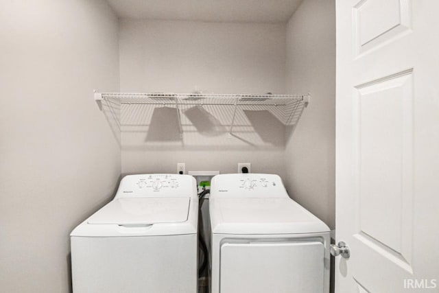 1417 Din Cv, Huntertown, IN 46748 - laundry room featuring washing machine and dryer