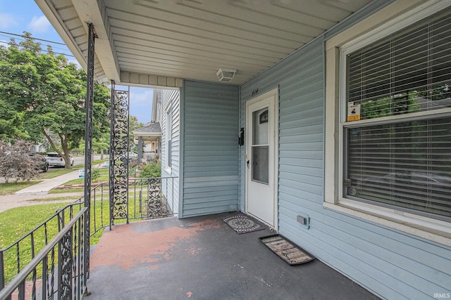 914 Golden Ave, South Bend, IN 46616 - view of porch