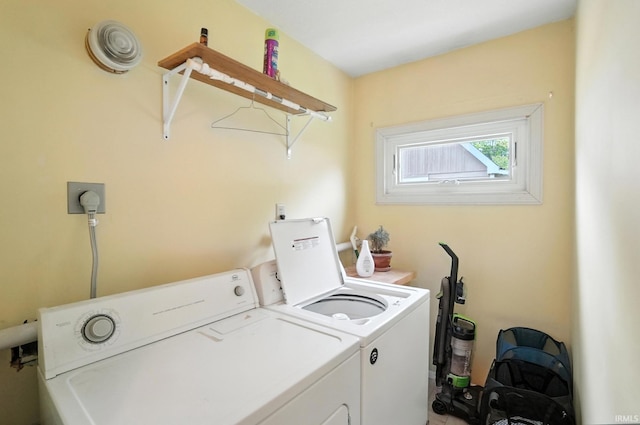 2707 Stanford Ave, Fort Wayne, IN 46808 - laundry area with washing machine and clothes dryer