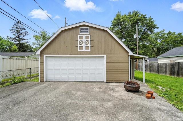 2707 Stanford Ave, Fort Wayne, IN 46808 - view of detached garage