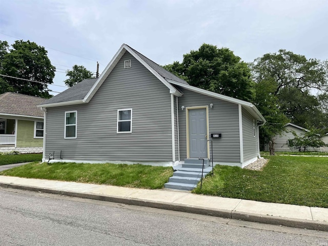 410 N Jay St, Kokomo, IN 46947 - view of front of home featuring a front yard