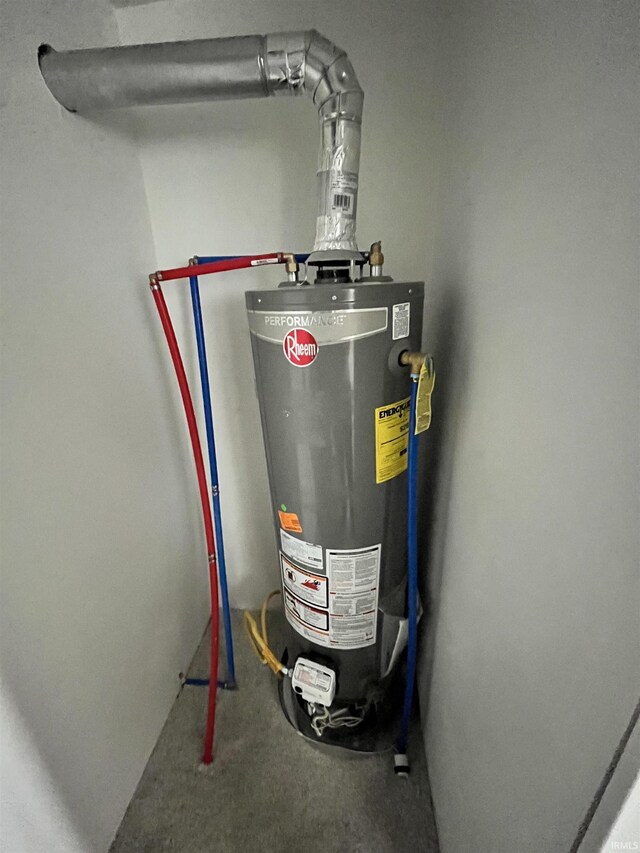 410 N Jay St, Kokomo, IN 46947 - utility room featuring gas water heater
