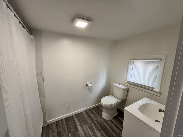 410 N Jay St, Kokomo, IN 46947 - bathroom featuring wood finished floors, vanity, and curtained shower