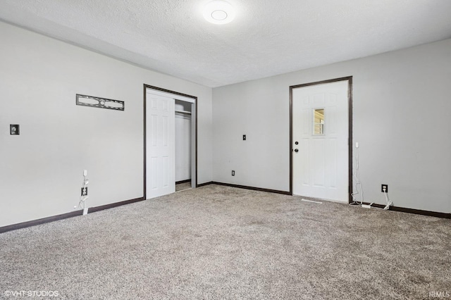 19629 Gilmer St, South Bend, IN 46614 - unfurnished bedroom featuring carpet floors, a textured ceiling, and a closet