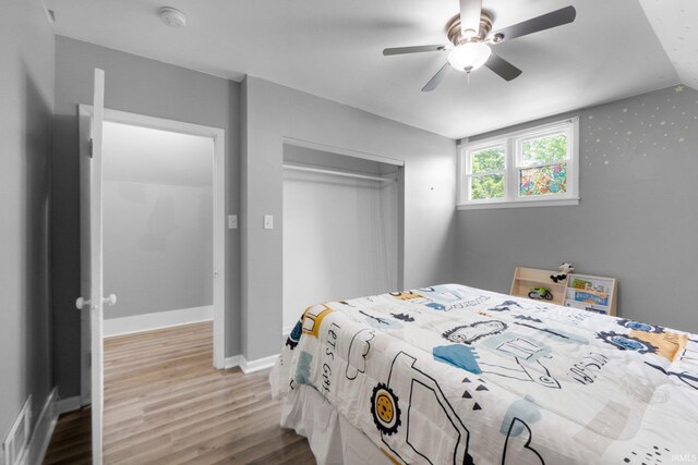 718 N Cedar St, Auburn, IN 46706 - bedroom featuring wood finished floors, a closet, and a ceiling fan