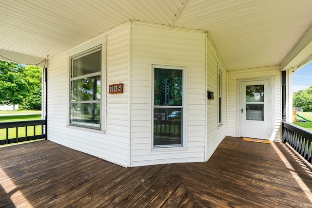 718 N Cedar St, Auburn, IN 46706 - view of porch