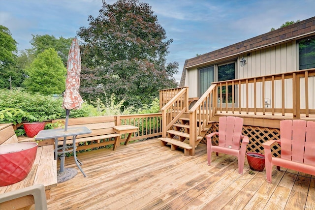 600 Forest Dr, Bloomfield, IN 47424 - wooden deck with stairway