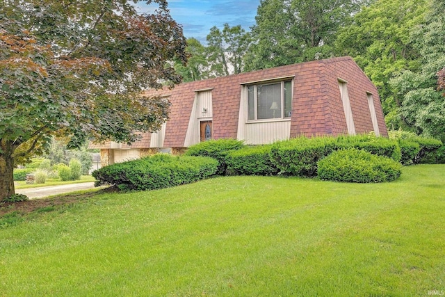 600 Forest Dr, Bloomfield, IN 47424 - view of front of house featuring a front lawn and mansard roof